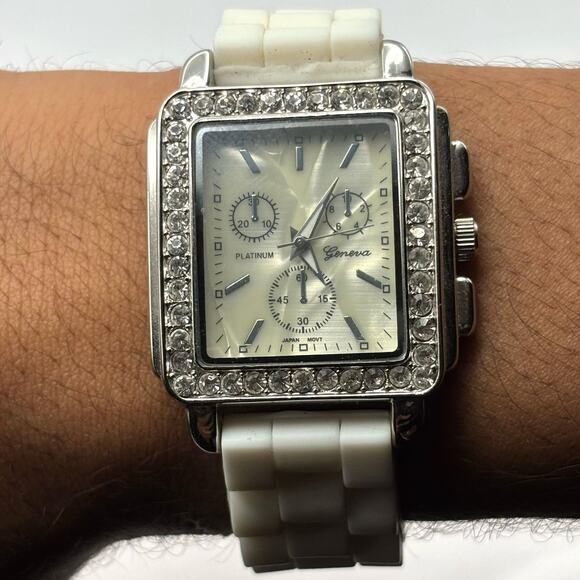Retro Silver & White Men's Watch - Picture 1 of 5